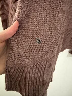 Lululemon mauve hooded sweater